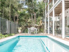 Beach Chalet - Byron Bay - Pool Long
