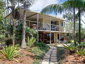 Jimmys Beach House - Front of The House