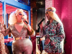 Drag Queens singing