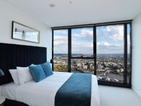 2 Bedroom 2 Bathroom Sky High - Bedroom