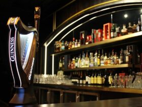 Monday Night Comedy at Den Devine