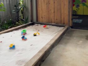 Kids land sand pit