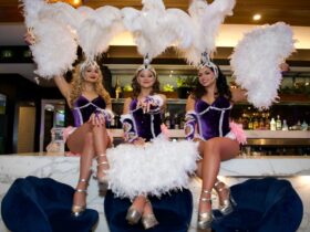 Cabaret Parisien dancers