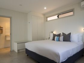 King room with ensuite and Kitchenette