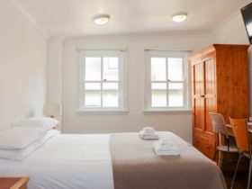 Queen Room Ensuite