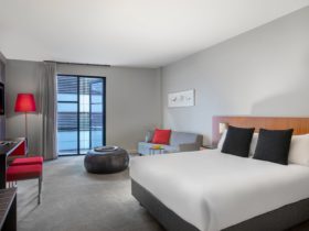 Mantra Hindmarsh Square - Studio Suite