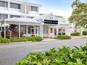 Mercure Cairns Exterior
