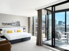 Peppers Docklands - Peppers King with Balcony