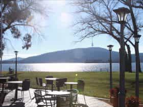 Views of the lake, the hills and Telstra Tower