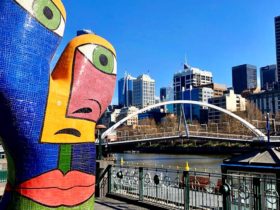 Picasso style mosaic sculpture - Face Of Melbourne, Southbank